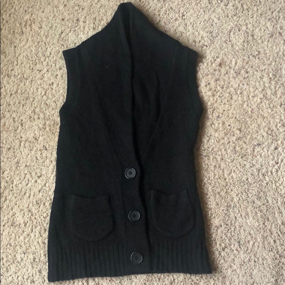 Sleeveless sweater